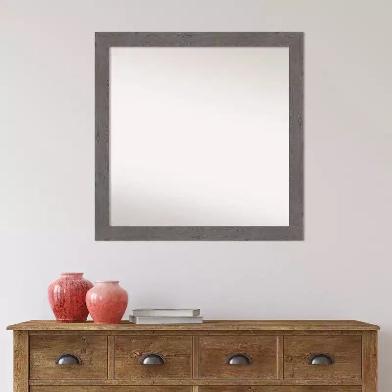 Miroir mural étroit de salle de bain gris en planches rustiques non biseautées de 30 po x 30 po