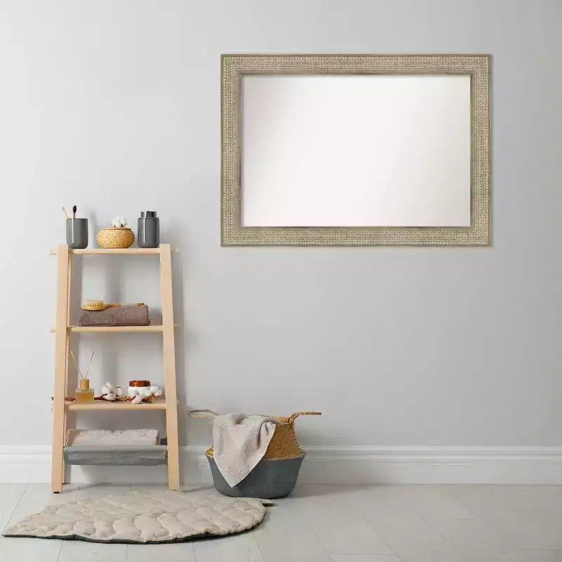 Miroir mural de salle de bain 42" x 30" en bois argenté à treillis sans biseau : Design rectangulaire moderne, quincaillerie de fixation incluse