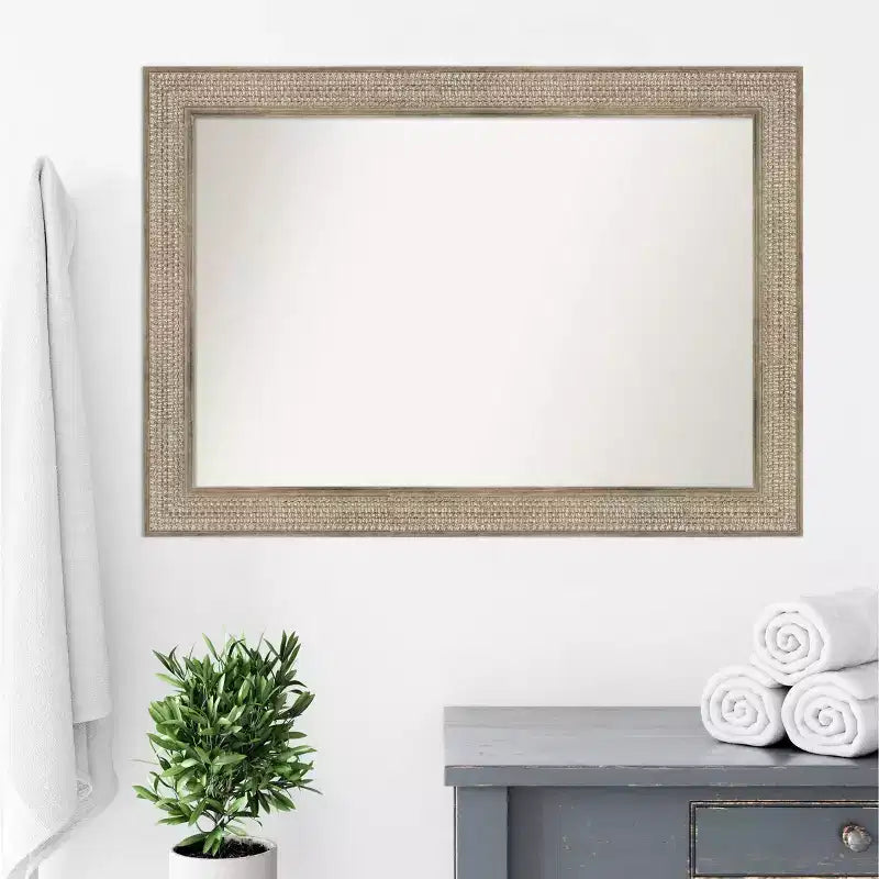 Miroir mural de salle de bain 42" x 30" en bois argenté à treillis sans biseau : Design rectangulaire moderne, quincaillerie de fixation incluse
