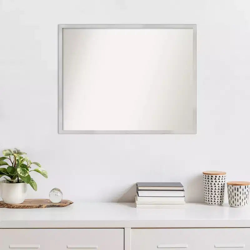 Miroir mural Svelte Silver en bois de 30 po x 24 po sans biseau : Rectangulaire moderne, facile à nettoyer, aucun assemblage requis