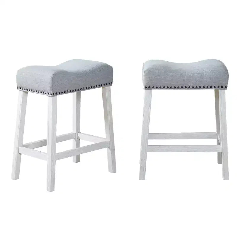 Tabourets rembourrés hauteur comptoir - Assise en selle, finition blanchie, tissu gris