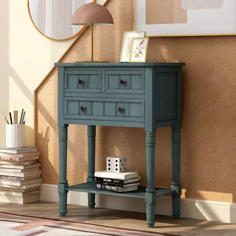 Console étroite classique avec trois tiroirs de rangement et une étagère inférieure