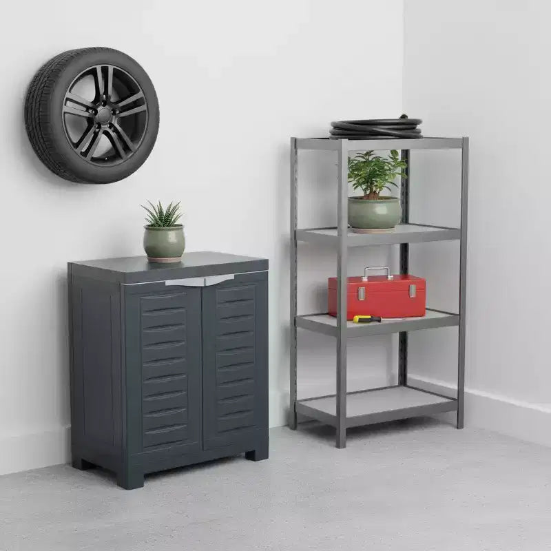 Armoire utilitaire à deux portes en plastique gris foncé et très résistante