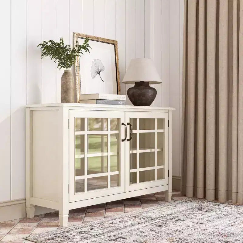 Meuble de rangement de style traditionnel, étagères réglables, portes vitrées