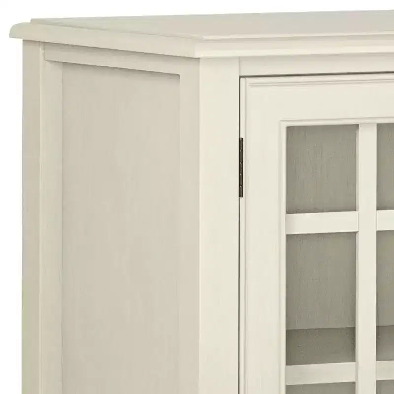Meuble de rangement de style traditionnel, étagères réglables, portes vitrées