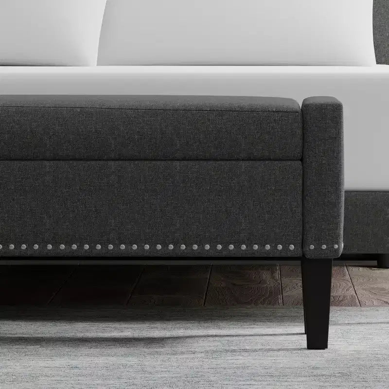 Banc de rangement capitonné avec accoudoirs tronqués