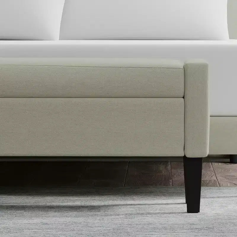 Banc de rangement capitonné avec accoudoirs tronqués
