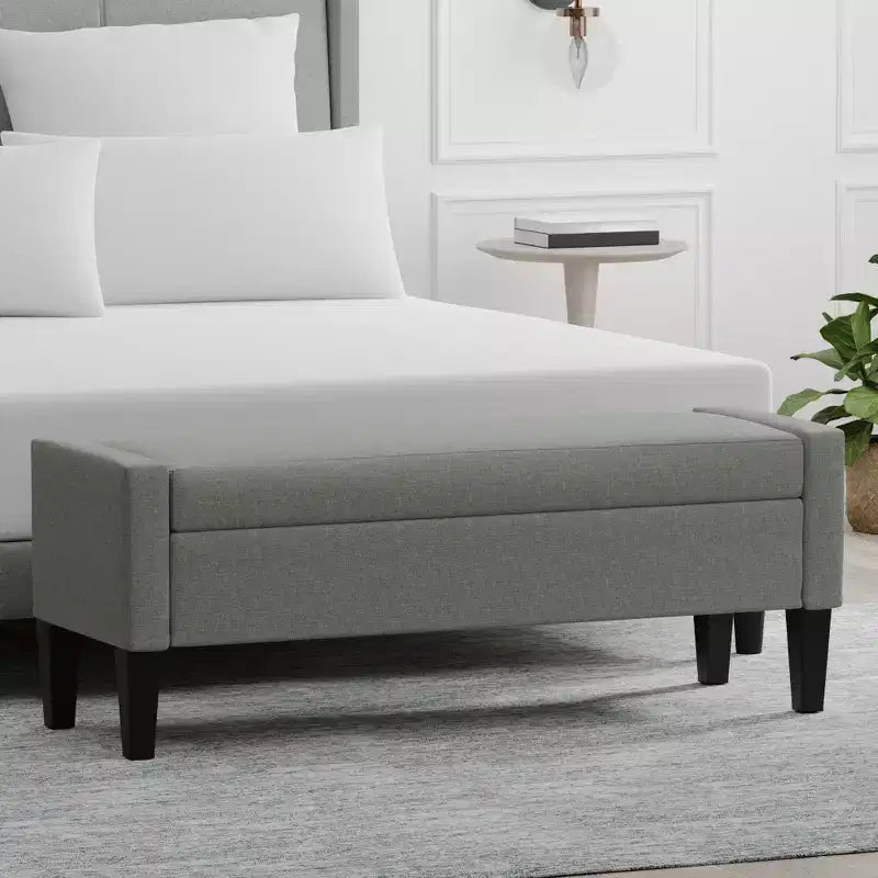 Banc de rangement capitonné avec accoudoirs tronqués